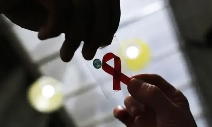 Over 2,000 Seminary Students Screened for HIV in Sindh, None Test Positive Healthcare workers conduct HIV screening and awareness activities for seminary students in Sindh as part of a public health campaign