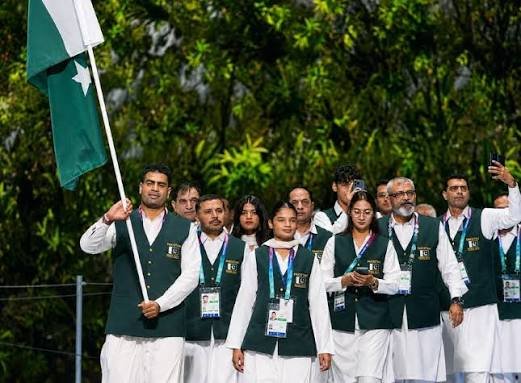 Pakistan Opens CWG 2026 Medal Account as Fatima Zahra Wins Bronze; Arshad Nadeem Exits Javelin Final Pakistani athlete Fatima Zahra celebrates after winning a bronze medal at the 2026 Commonwealth Games, while Olympic champion Arshad Nadeem competes in the men's javelin event.