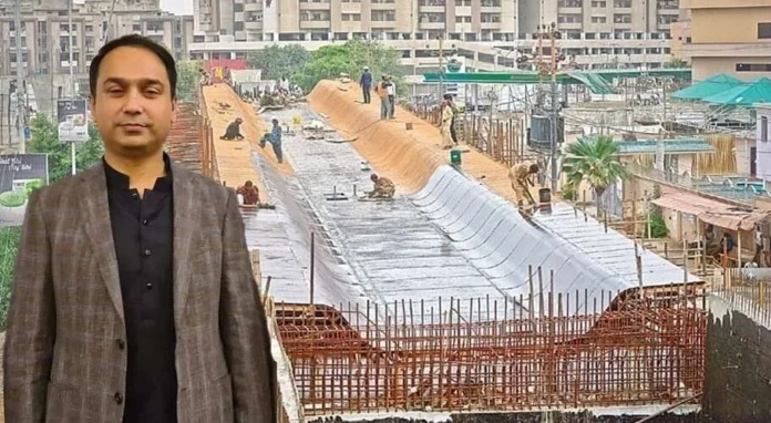 Former project director Zameer Abbasi being produced before a Karachi court by the FIA