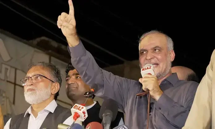 Jamaat-e-Islami chief Hafiz Naeemur Rehman addresses participants of the Islamabad train march at Karachi Cantonment Railway Station.