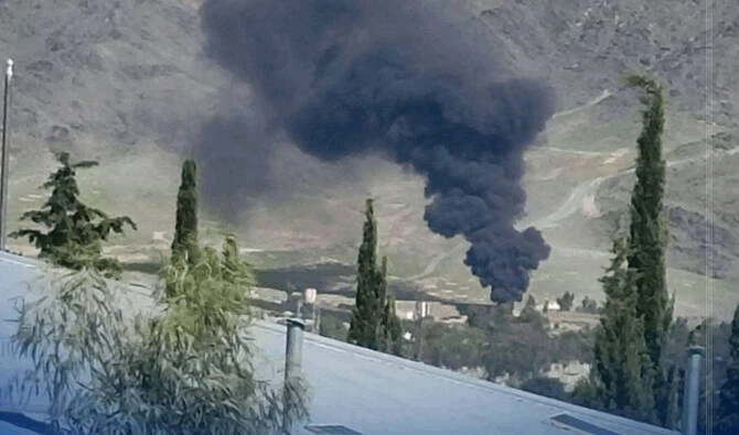 Pakistani security forces near the Pakistan-Afghanistan border as reports emerge of strikes on Afghan Taliban positions