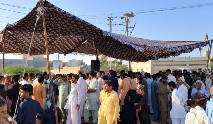 Protest in Manghopir over alleged killing of young Rosham
