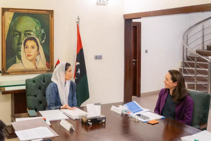 First Lady Asifa Bhutto Zardari meeting a WFP delegation in Karachi to discuss nutrition, food security, school meals and climate resilience in Pakistan.