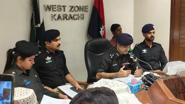 DIG West Irfan Baloch addresses press conference about Karachi murder case